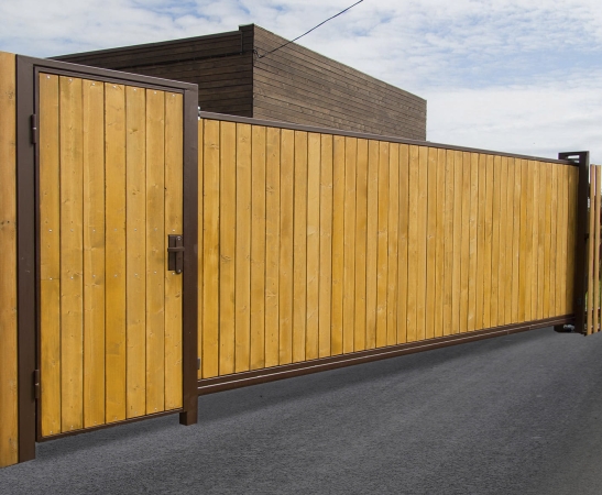 Деревянные ворота в Баксане